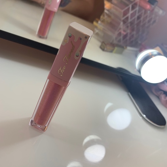 Too Faced Lipgloss - Picture 1 of 2